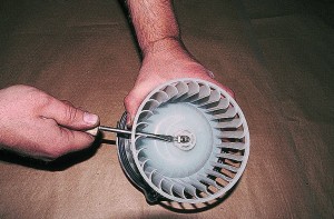 Снятие вентилятора отопителя