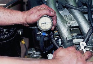 Проверка давления в топливной системе двигателя Ваз-2112