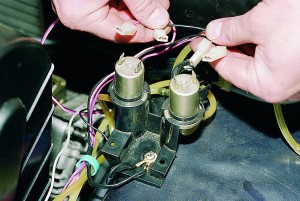 Снятие и замена электродвигателя стеклоомывателя Ваз-2109