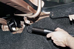 Снятие и замена крышки и петель багажника Ваз-2110