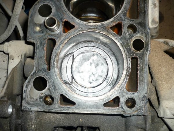 Замена поршневых колец  на двигателе Zetec-E